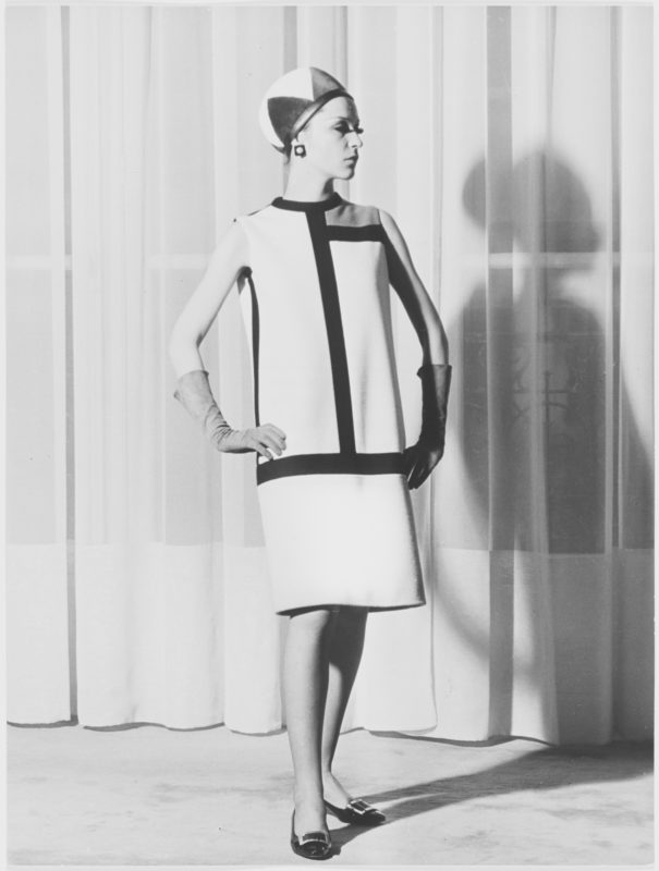 Image montrant la robe de cocktail d'inspiration Mondrian portée par Léo en 1965.