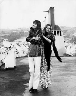 Image montrant Jane Birkin adoptant le style hippie chic. 